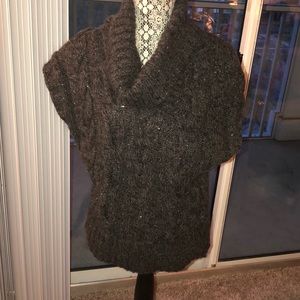 Sleeveless wool cowl neck sweater